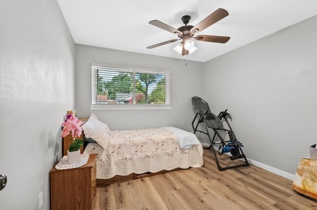 Building Photo - 7019 Lugary Dr