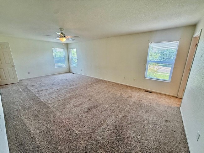 Building Photo - 1912 Dove Creek Cir