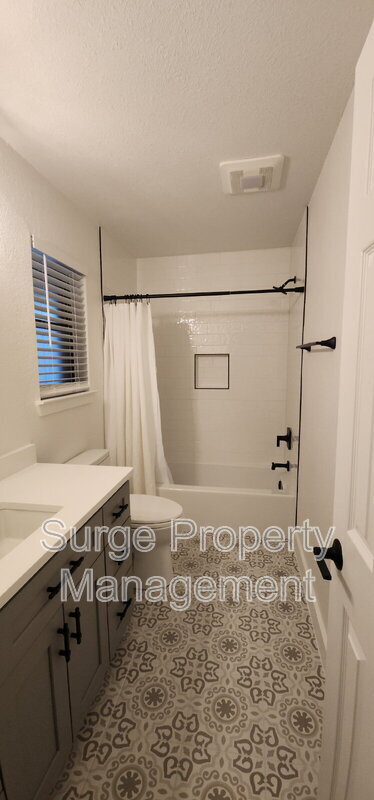 Building Photo - 1112 Concord Dr