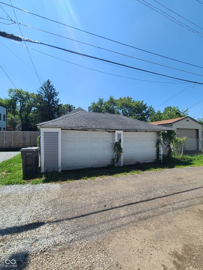 Building Photo - 1314 E 10th St