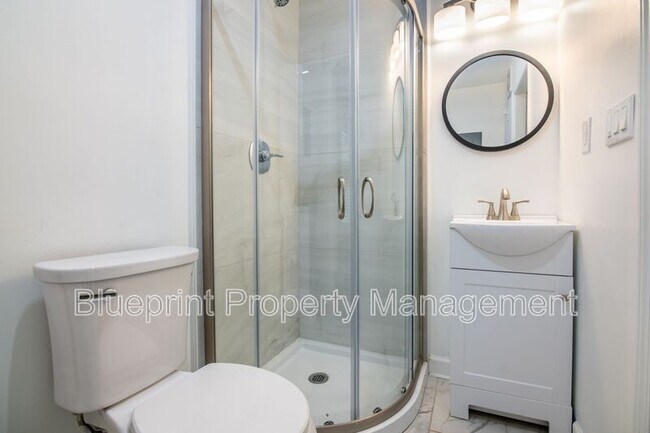 Building Photo - 513 10th Ave S