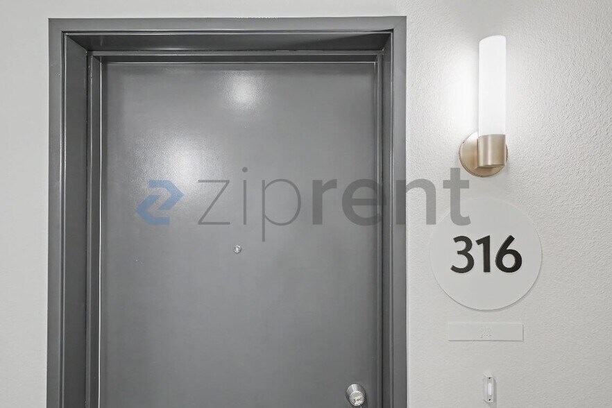 Building Photo - Unit 316