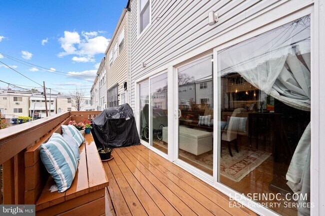 Building Photo - 1272 Oates St NE