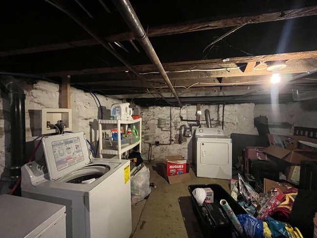 Building Photo - 5202 Dresden Wy