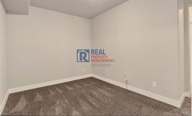 Building Photo - 6687 Rolling Creek Dr