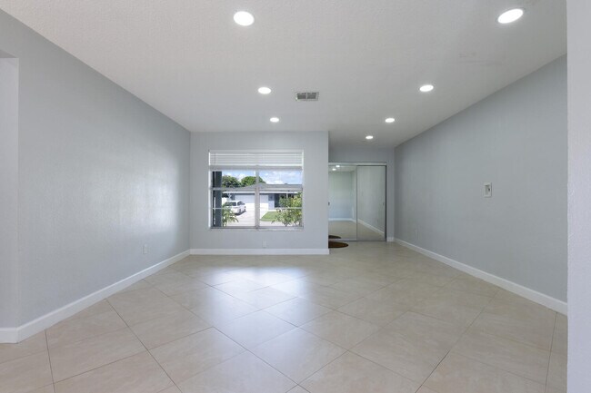 Building Photo - 3554 NW 25th Terrace