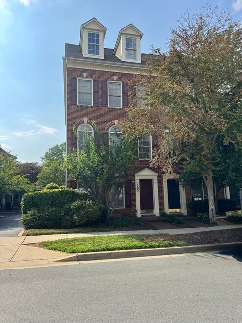 Building Photo - 503 Casey Ln