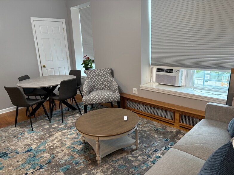 Building Photo - 9706 Metropolitan Ave