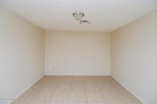 Building Photo - 4610 S 21st St