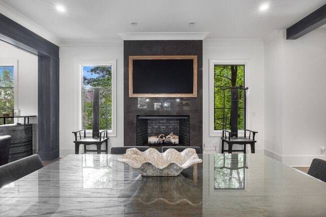 Building Photo - 306 Pinecrest Rd NE