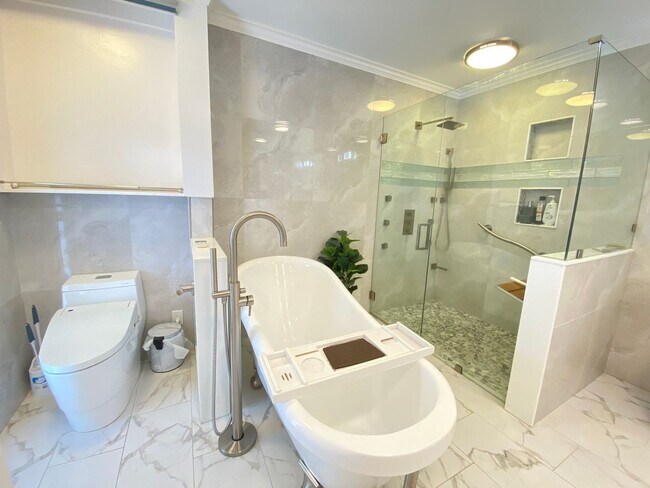 Building Photo - 4955 Southfork Ranch Dr