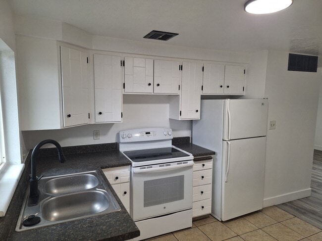 Building Photo - Roy 4-plex 2002