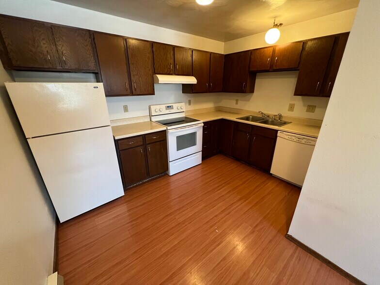 Building Photo - 600 Overdale Dr