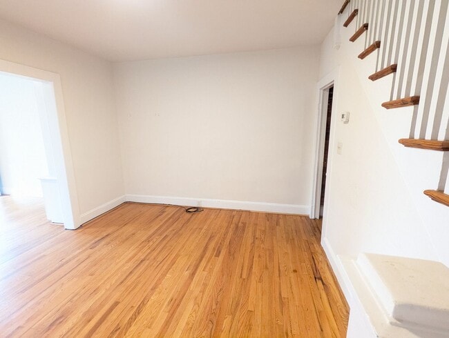 Building Photo - Charming Historic townhouse in downtown Frederick available mid June!