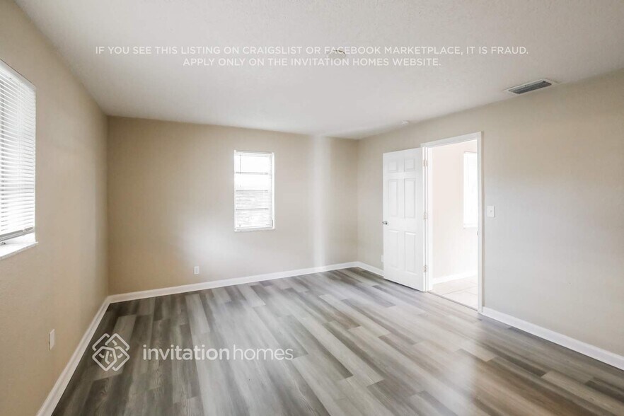 Building Photo - 291 NW 42nd Ave