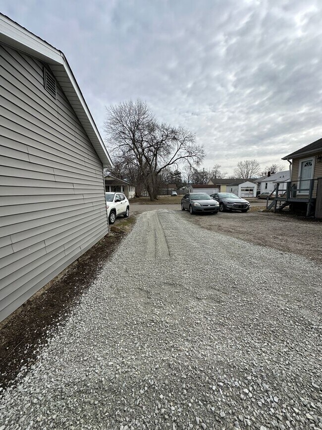 Building Photo - Immediate Move-In! Renovated 2BR House Near Ball State w/ Fireplace & Outdoor Space