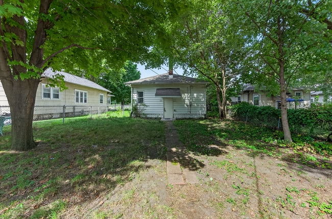 Building Photo - 1622 S Twyckenham Dr