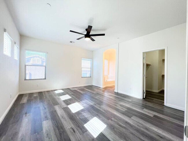 Building Photo - Modern two-story single-family home