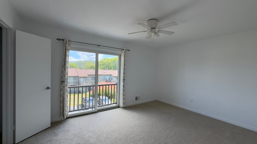 Building Photo - 1714 Spruce Hills Dr
