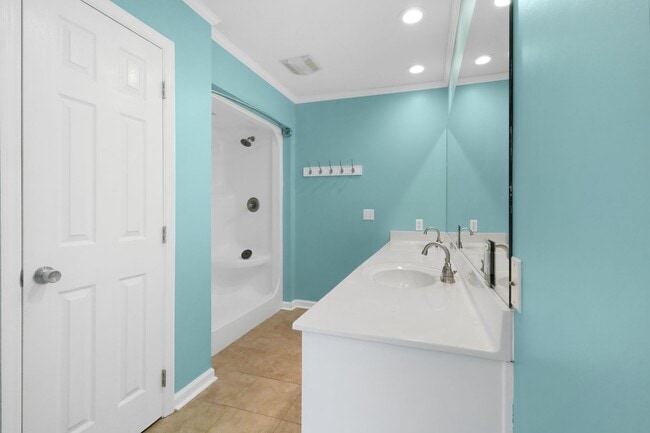 Building Photo - 3 Bed, 3 Bath Plus Office Home for Rent!!