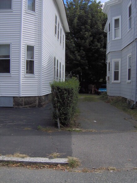 Building Photo - 14 Blaine Ave