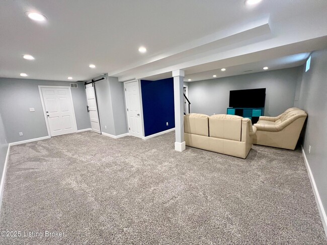 Building Photo - 9216 Newbury Ct