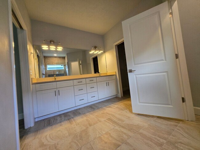 Building Photo - Beautiful 3-Bedroom, 2.5 Bath Home in Desi...