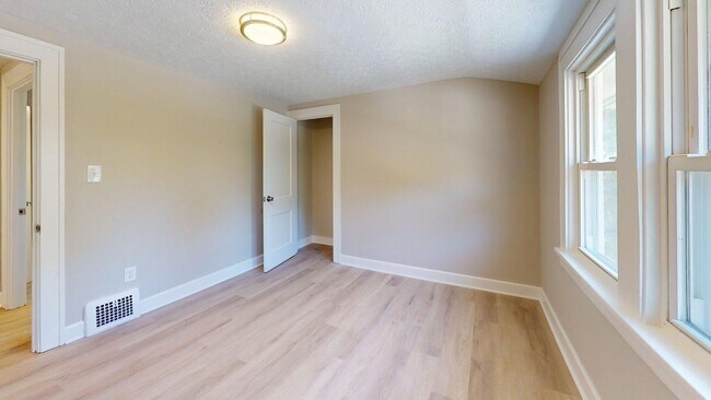 Building Photo - 4528 Rainbow Rd