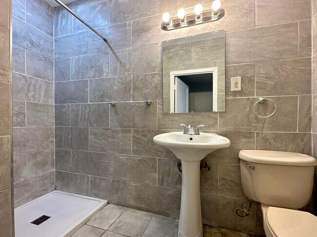 Building Photo - 318 N 27th Ave