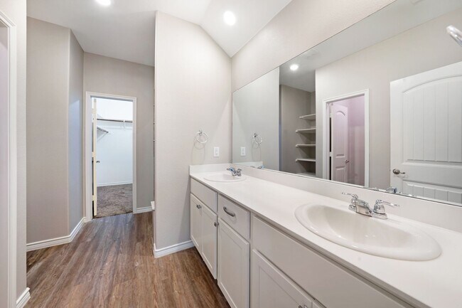 Building Photo - 2920 Colorado Dr