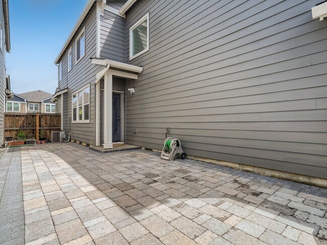Building Photo - Beaverton Lovely 4 Bedroom 2.5 Bathroom in Bethany Crossing! Garage, A/C and Washer & Dryer Inclu...