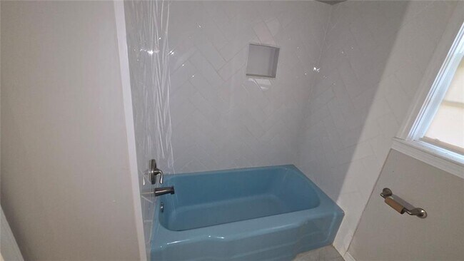 Building Photo - 136 Hillsdale Dr SE