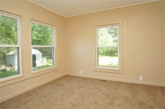 Building Photo - 541 W Belmont Ave