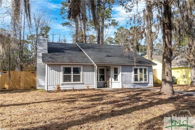 Primary Photo - 106 W White Hawthorne Dr