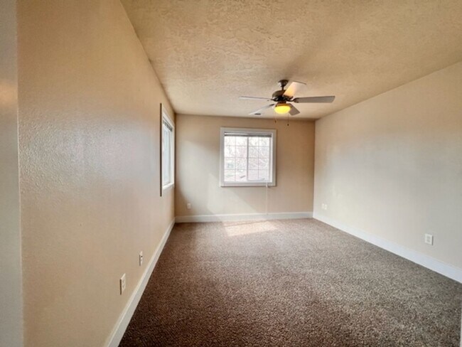 Building Photo - 2120 S Dorothy Ave