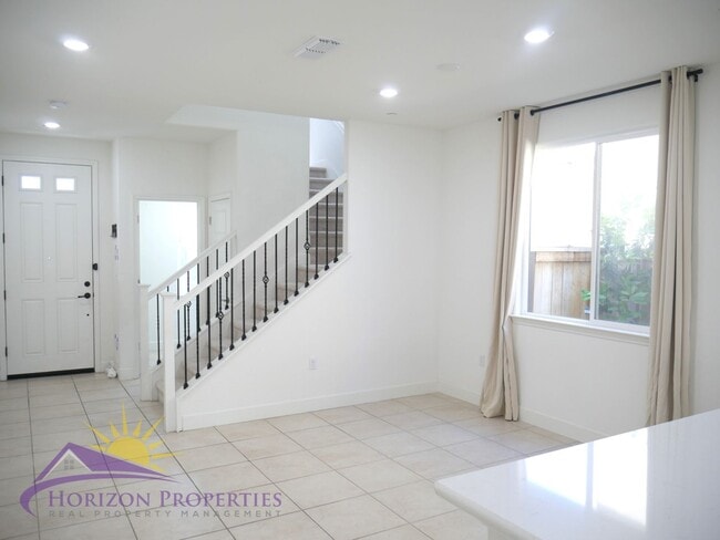 Building Photo - Modern Two-story 4 Bed 3.5 Bath 2,786 sqft...