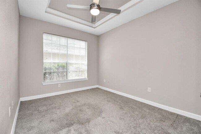 Building Photo - 3225 Woodland Park Dr