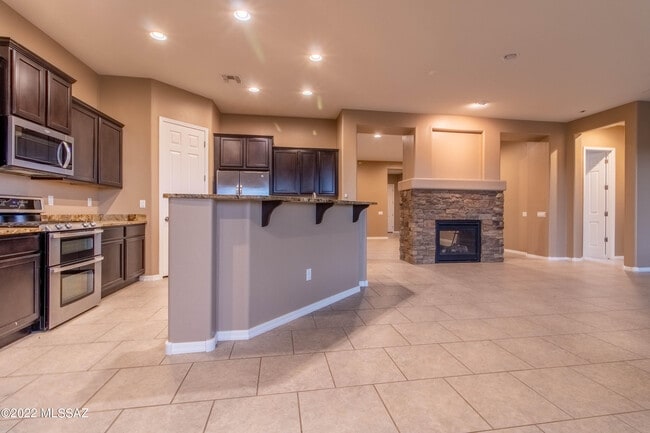 Building Photo - 12565 N Golden Mirror Dr