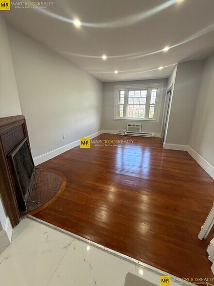 Building Photo - 476 Commonwealth Ave