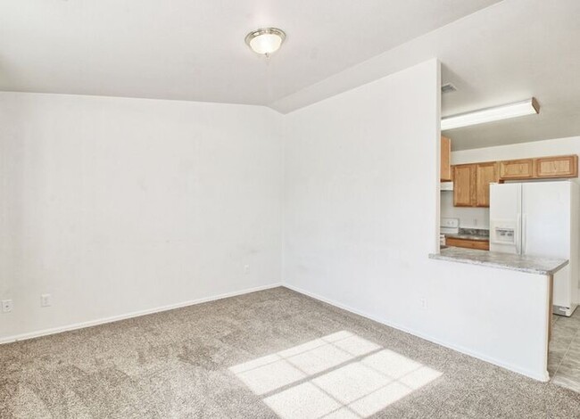 Building Photo - Charming 3 Bed, 2 Bath Townhome in Orchard...