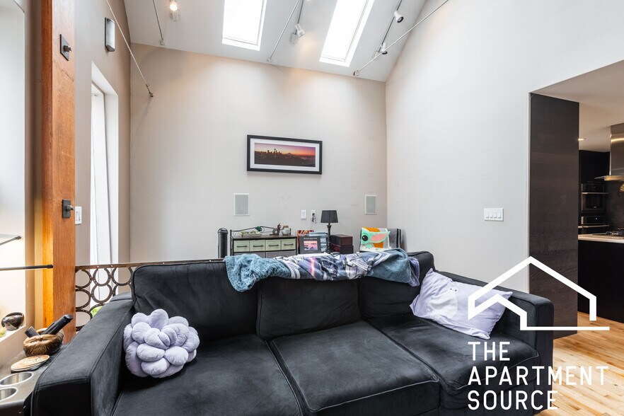 Building Photo - 1939 N Winchester Ave