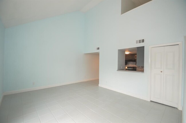 Building Photo - 5303 Lost Forest Dr