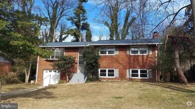 Building Photo - 6417 Earlham Dr