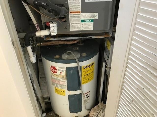 Building Photo - 8110 Sunrise Lakes Blvd