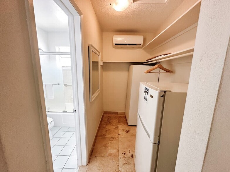 Building Photo - 3215 NE 7th St