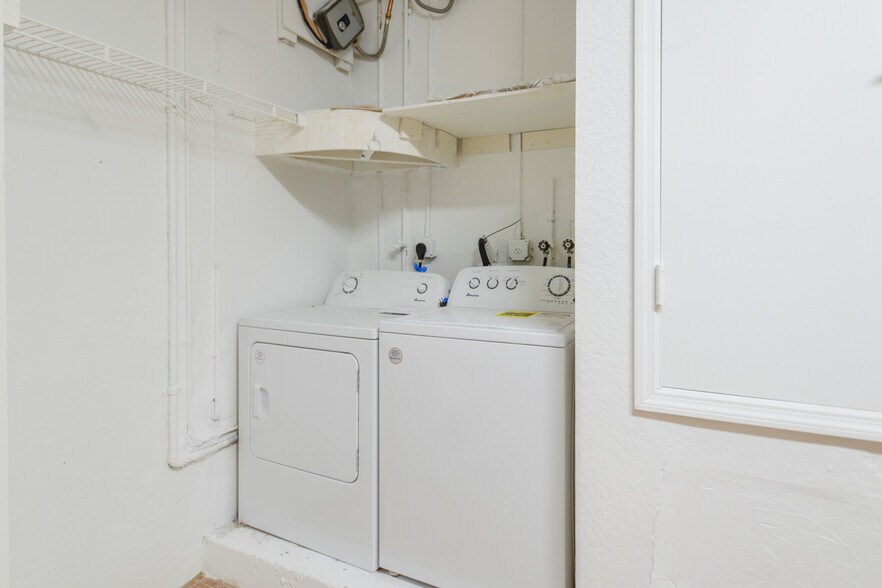 Building Photo - 5290 SW 134th Ave