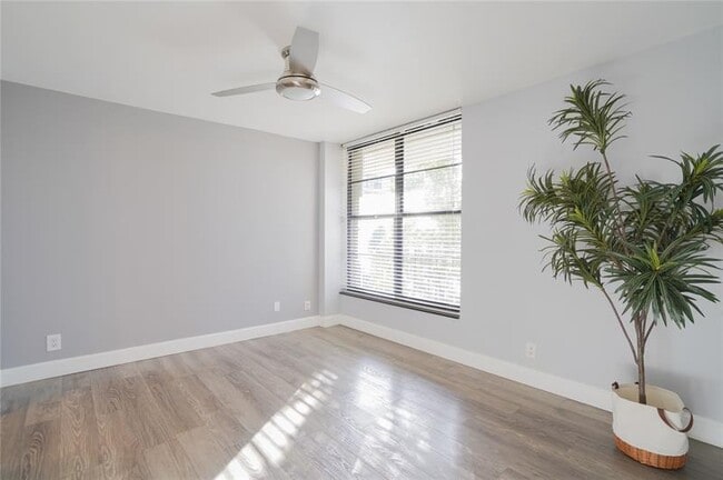 Building Photo - 7 Royal Palm Way