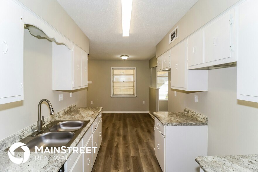 Building Photo - 6505 Deermont Dr