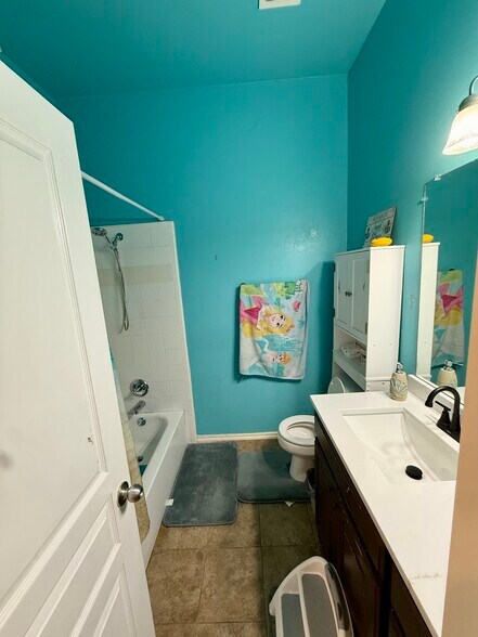 Building Photo - 15805 Prairie Run Dr