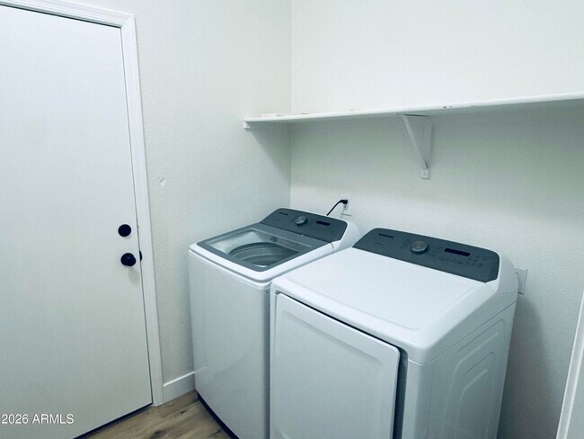 Building Photo - 2119 N Pacey Rd